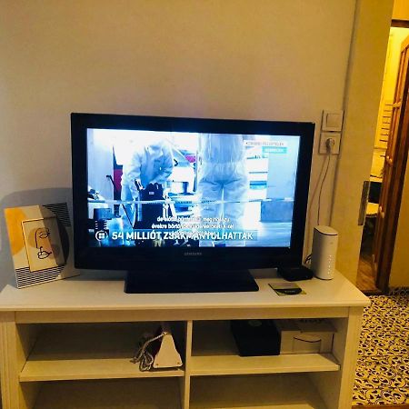 Butterfly Free Parking At Riverside Apartment Budapest Luaran gambar