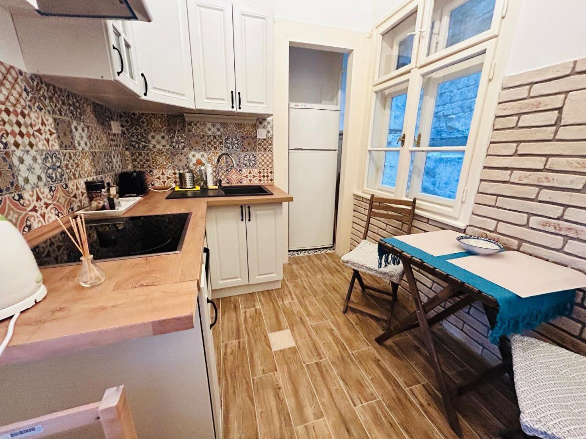 Butterfly Free Parking At Riverside Apartment Budapest Luaran gambar